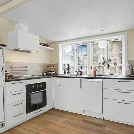 2 Bedroom Awesome In Apartamento