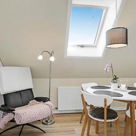 2 Bedroom Awesome In Apartamento Klemensker