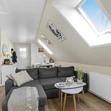 2 Bedroom Awesome In Apartamento Klemensker