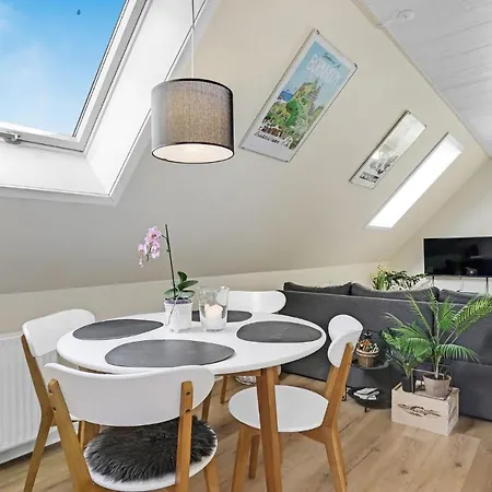 2 Bedroom Awesome In Apartamento *