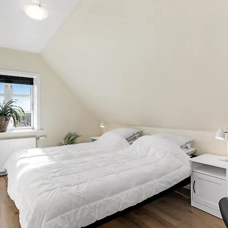 2 Bedroom Awesome In Apartamento Klemensker