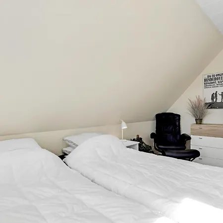 2 Bedroom Awesome In Apartamento Klemensker